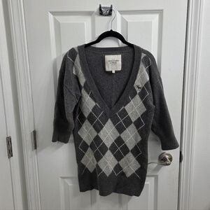 Abercrombie & Fitch Gray and White Argyle V-Neck Sweater
